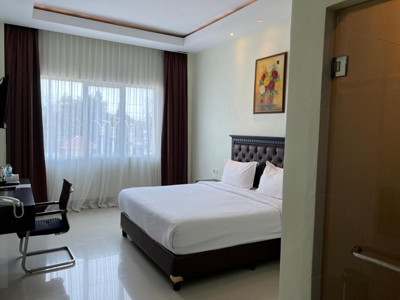 Kirei Hotel Bantaeng Екстер'єр фото