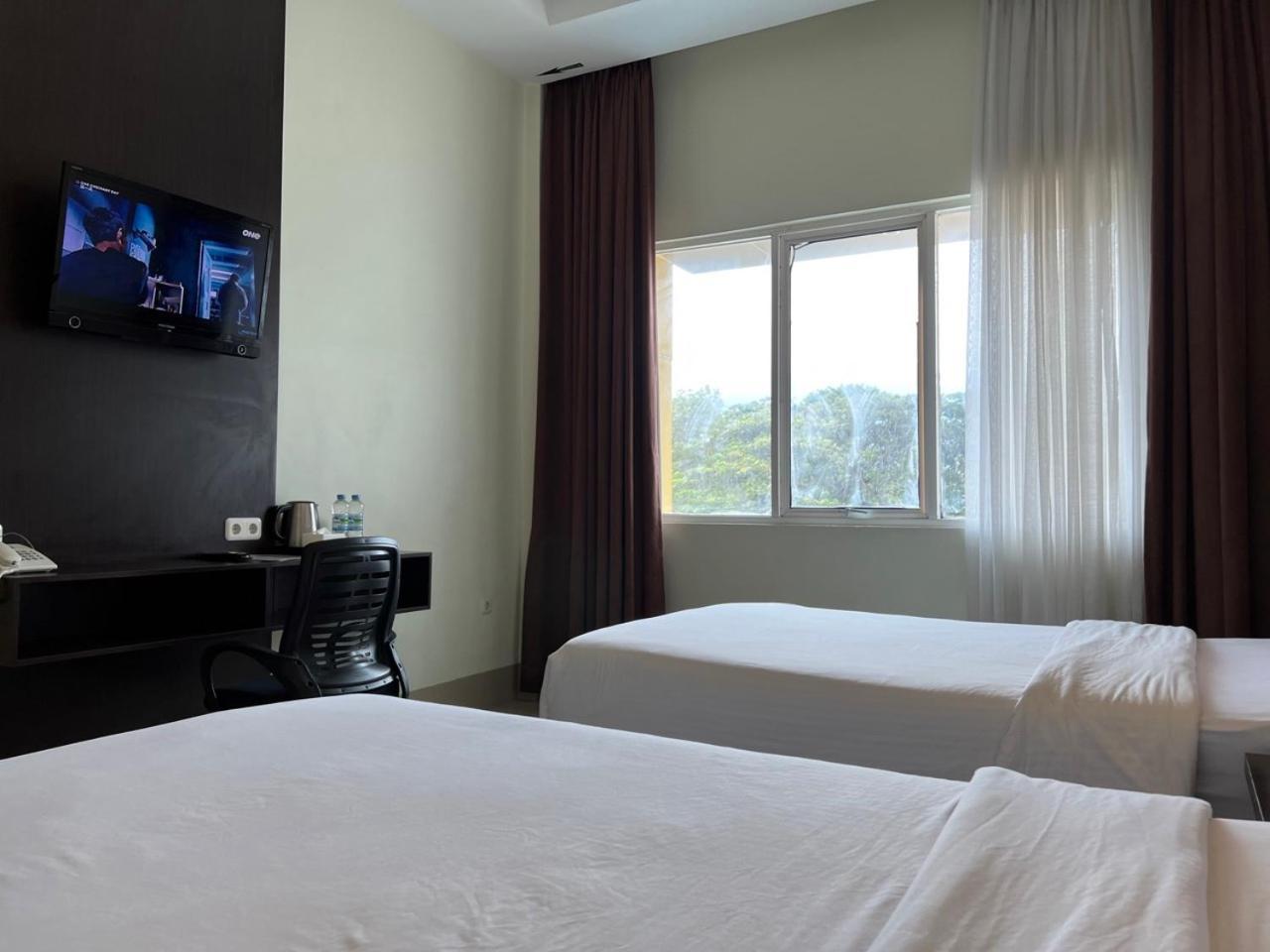 Kirei Hotel Bantaeng Екстер'єр фото