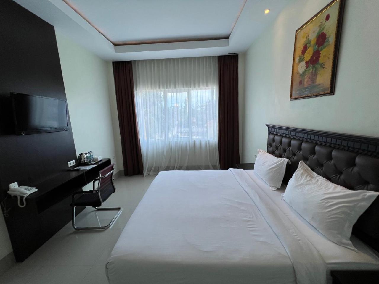 Kirei Hotel Bantaeng Екстер'єр фото