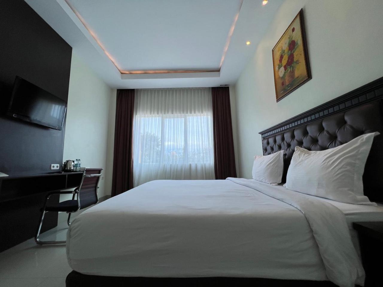 Kirei Hotel Bantaeng Екстер'єр фото