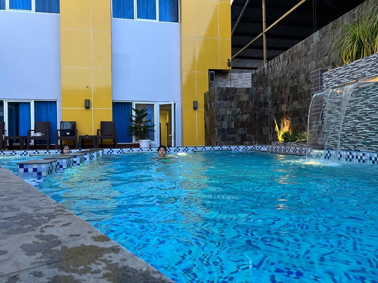 Kirei Hotel Bantaeng Екстер'єр фото
