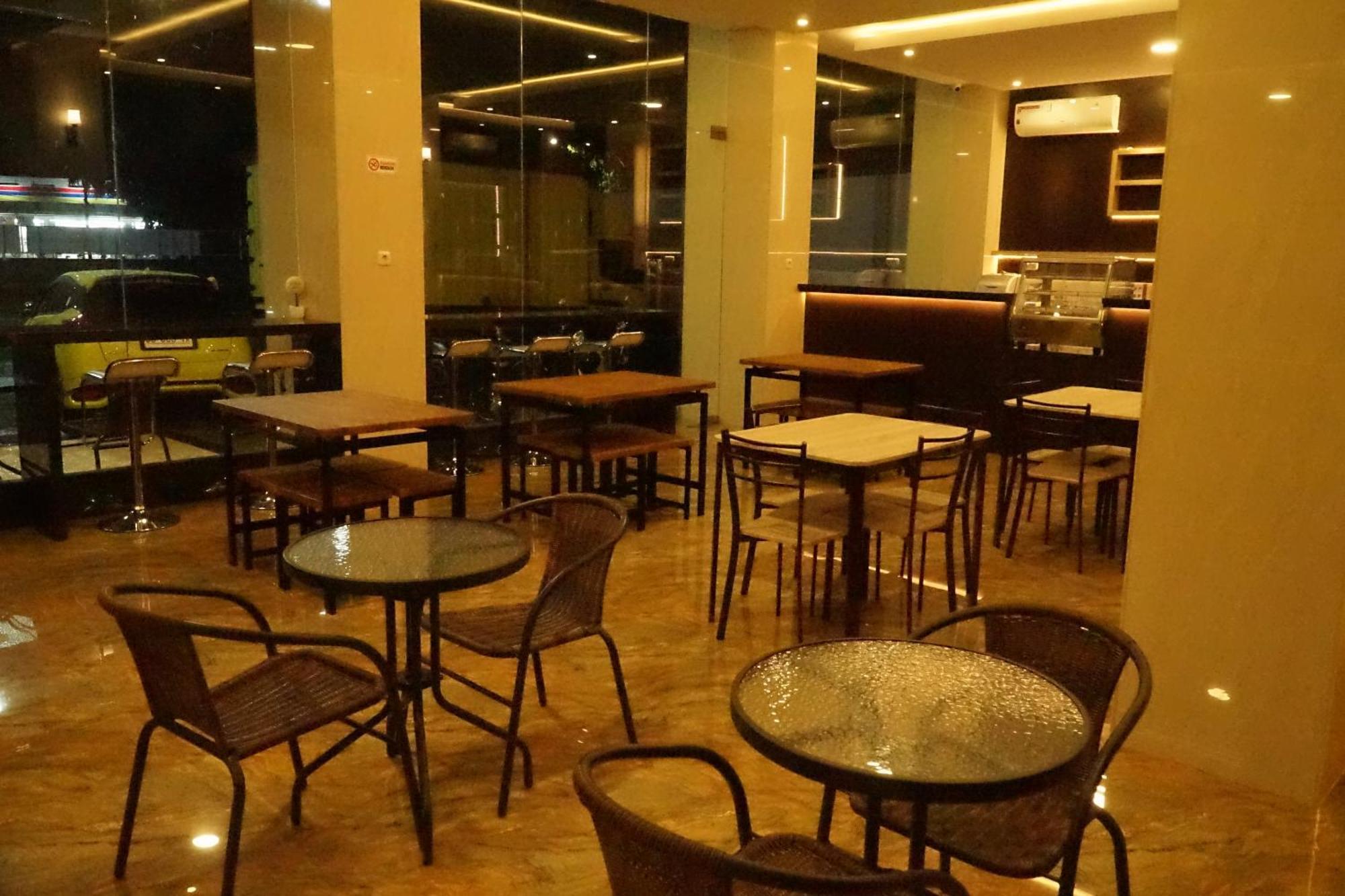 Kirei Hotel Bantaeng Екстер'єр фото